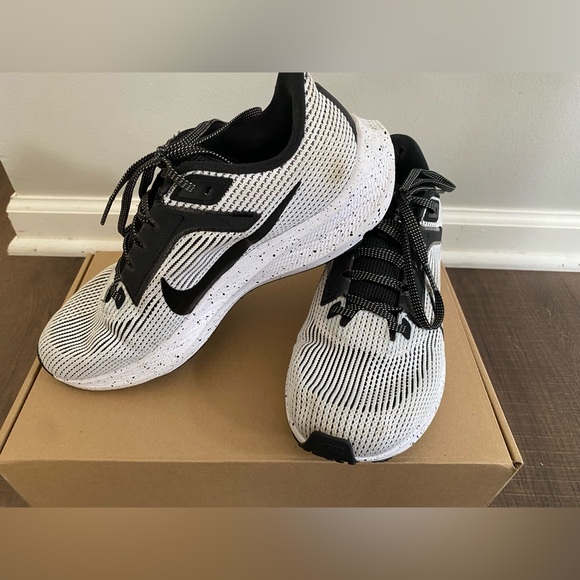 Nike Pegasus 40 Black/White - Picture 5 of 9